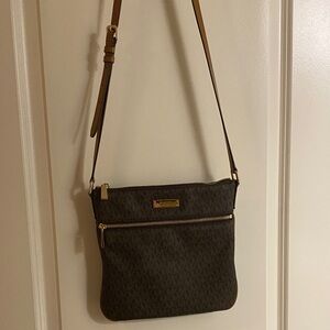Michael Kors Crossbody Purse in brown logo